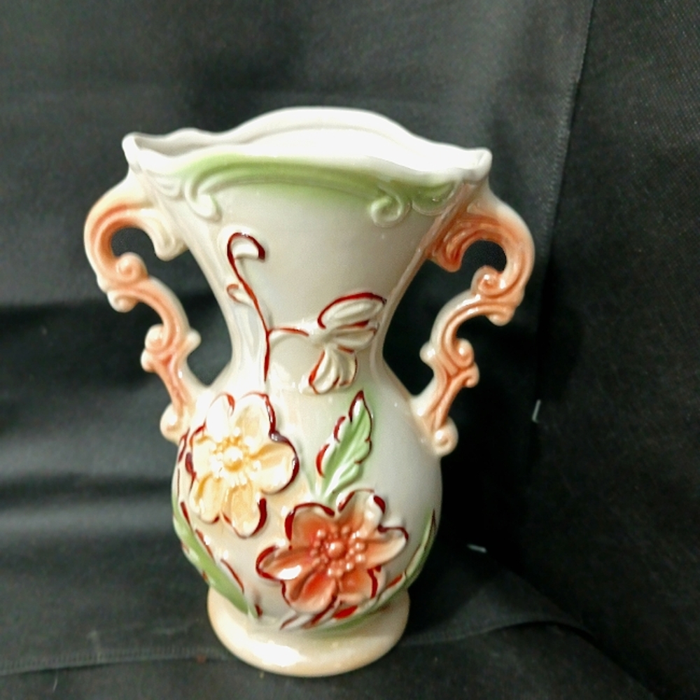 Hull Art Double Handle Vase 1925 Impressions Flower Made in Brazil Vintage
